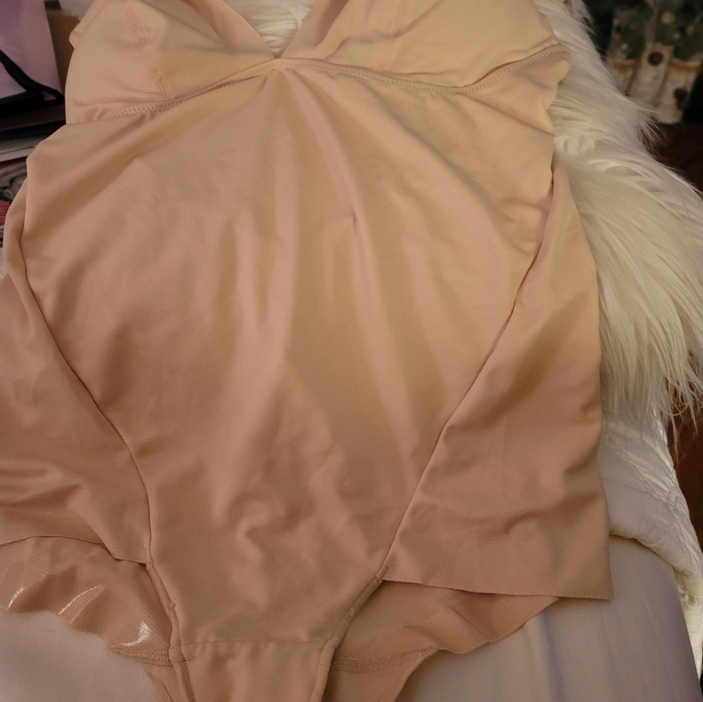 Maidenform LowBack Bodysuit - Picture 6 of 10